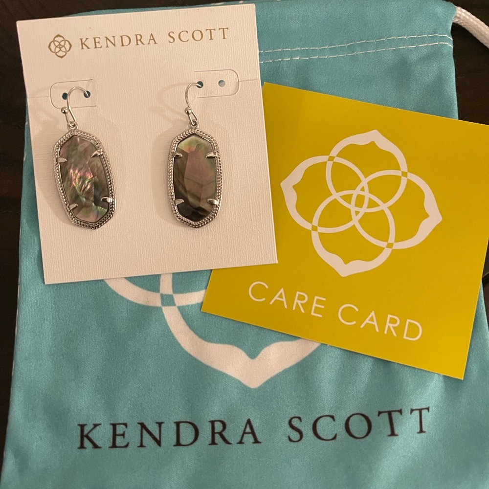 Beautiful Kendra Scott Elle Black Mother of Pearl and Silver Earrings NWOT